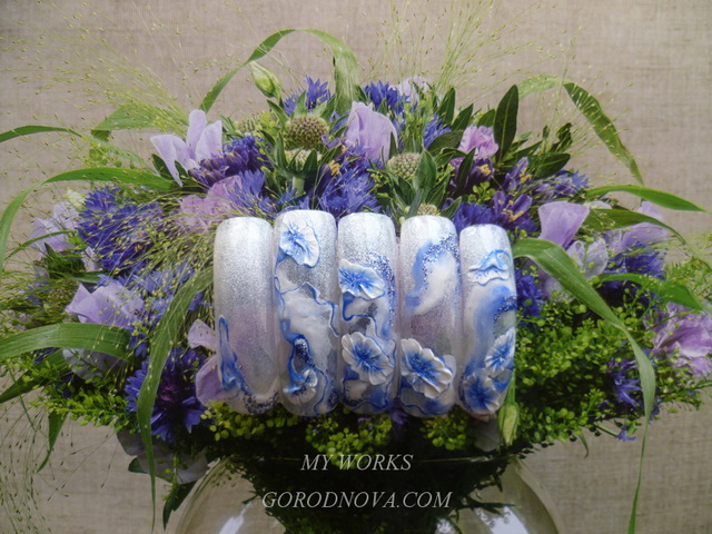 Acrylic design of nails. Florists. Flowers