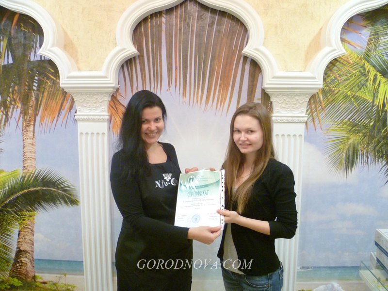 In Kazan vom 4. November bis zum 8. November 2012 war das seminar "Die Nagelverlängerung und Nageldesign" (Acryl)